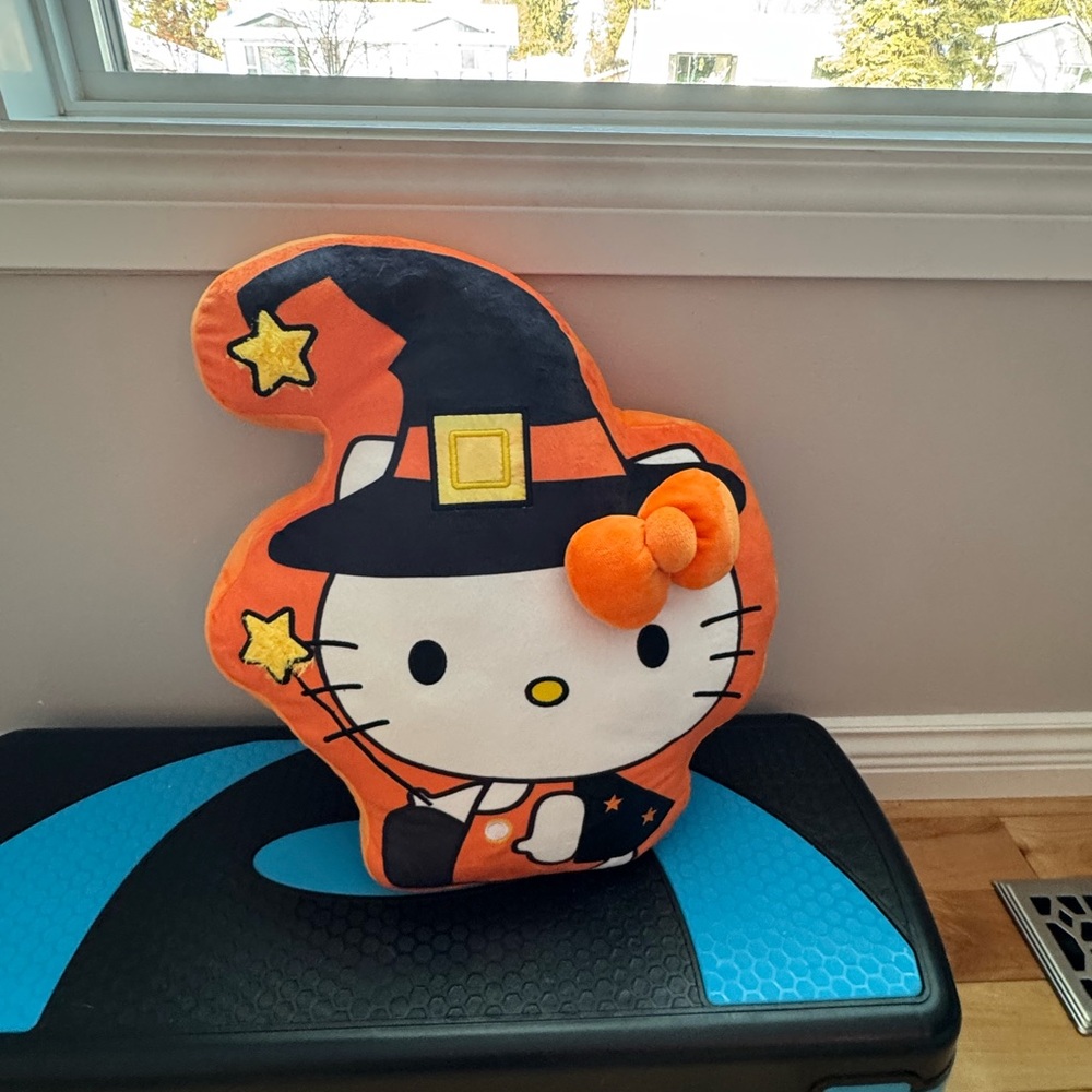 🔴SOLD!🔴
 Sanrio Halloween Hello Kitty Pillow - Orange and Black